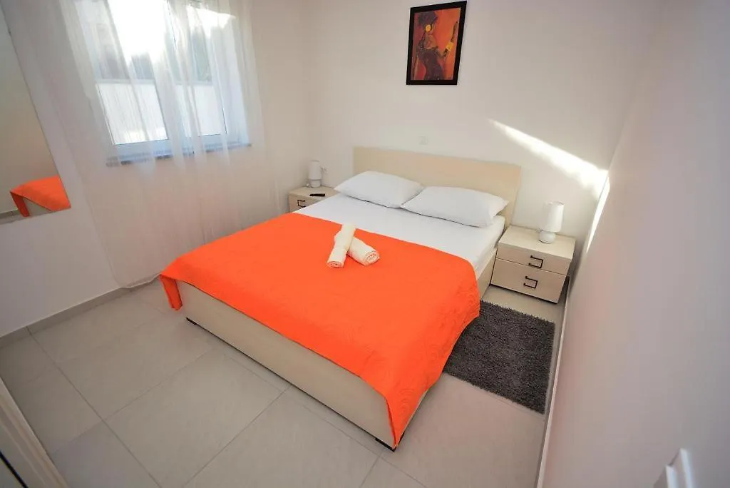 Apartment 2 With The Swimming Pool Turanj