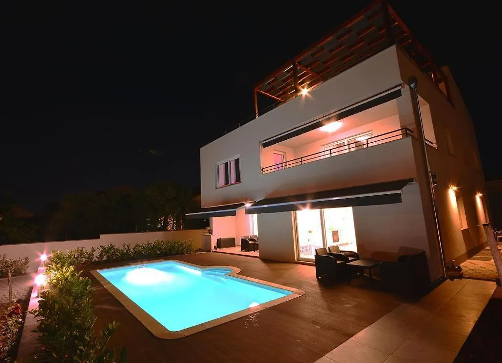Apartment 2 With The Swimming Pool Turanj